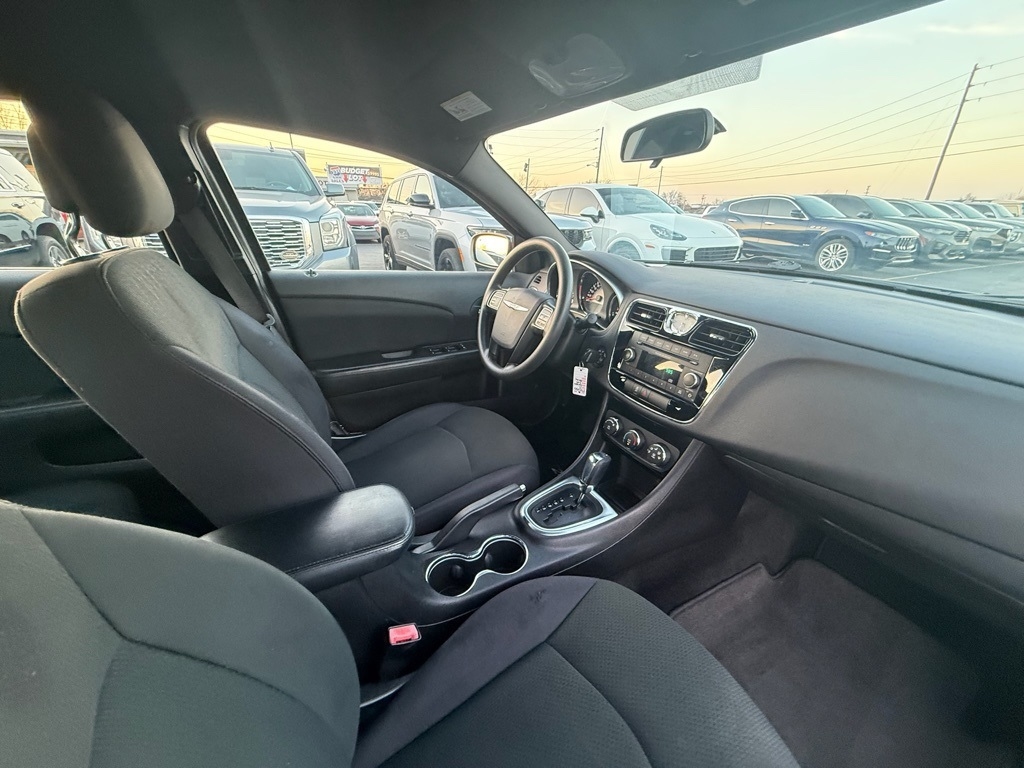 Chrysler 200 LX 2012