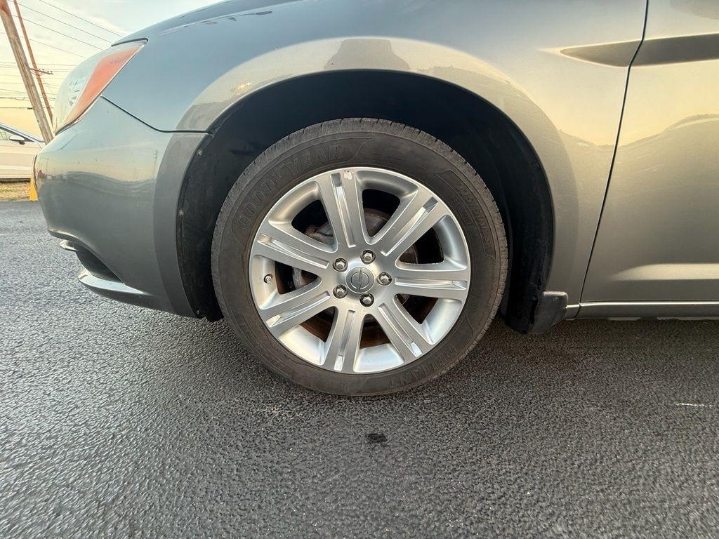 Chrysler 200 LX 2012