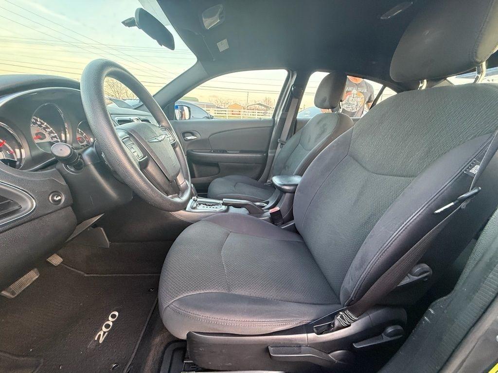 Chrysler 200 LX 2012