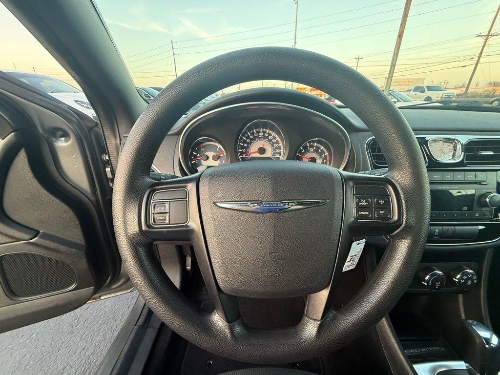 Chrysler 200 LX 2012