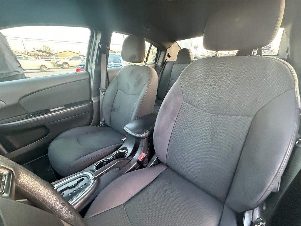 Chrysler 200 LX 2012