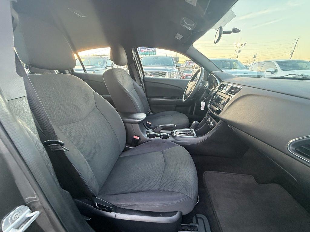 Chrysler 200 LX 2012