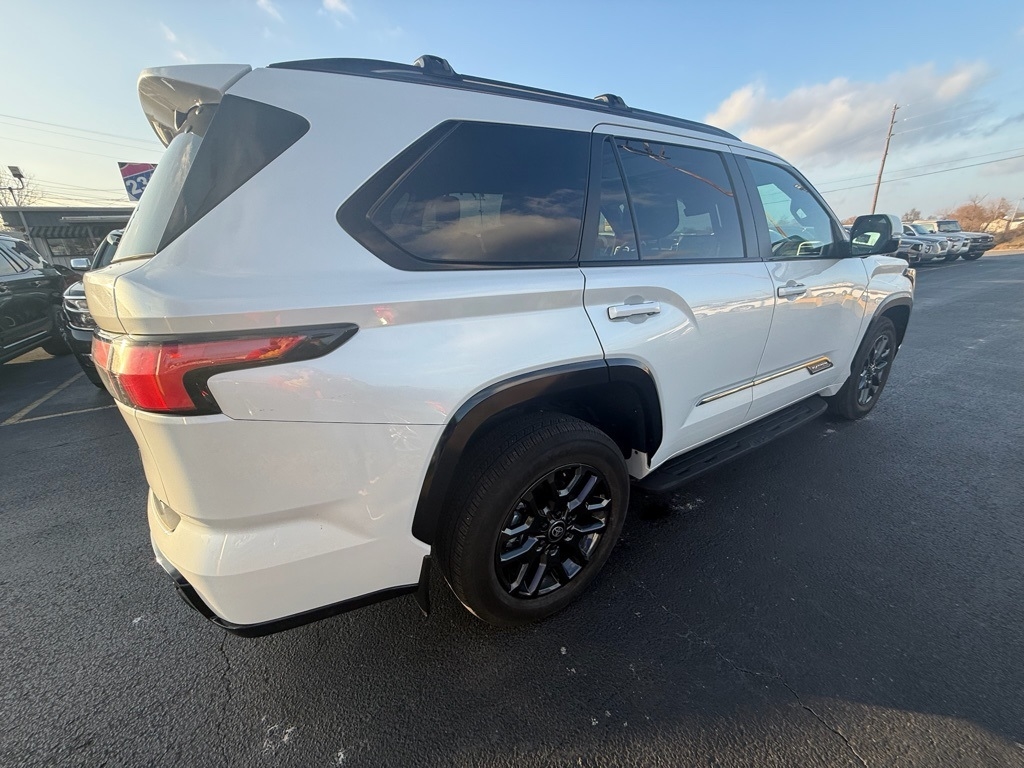 Toyota Sequoia Platinum 4WD 2025