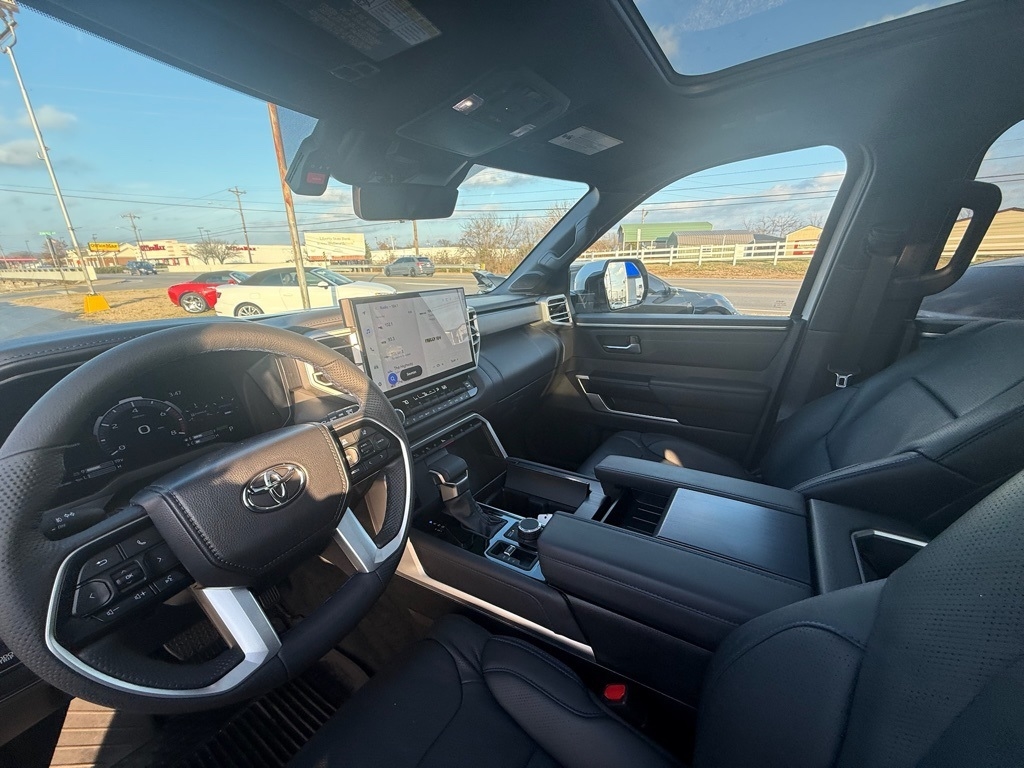 Toyota Sequoia Platinum 4WD 2025