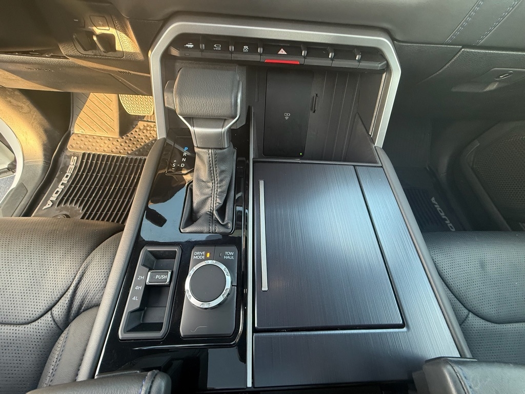 Toyota Sequoia Platinum 4WD 2025