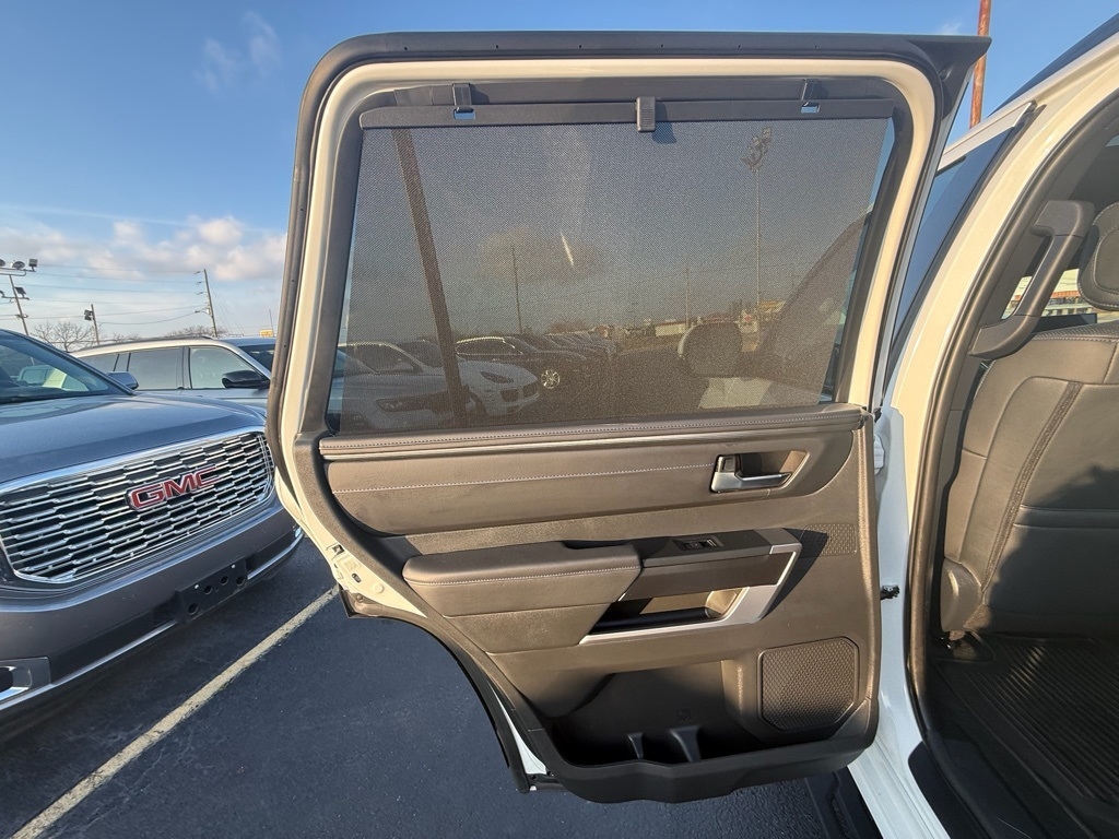 Toyota Sequoia Platinum 4WD 2025