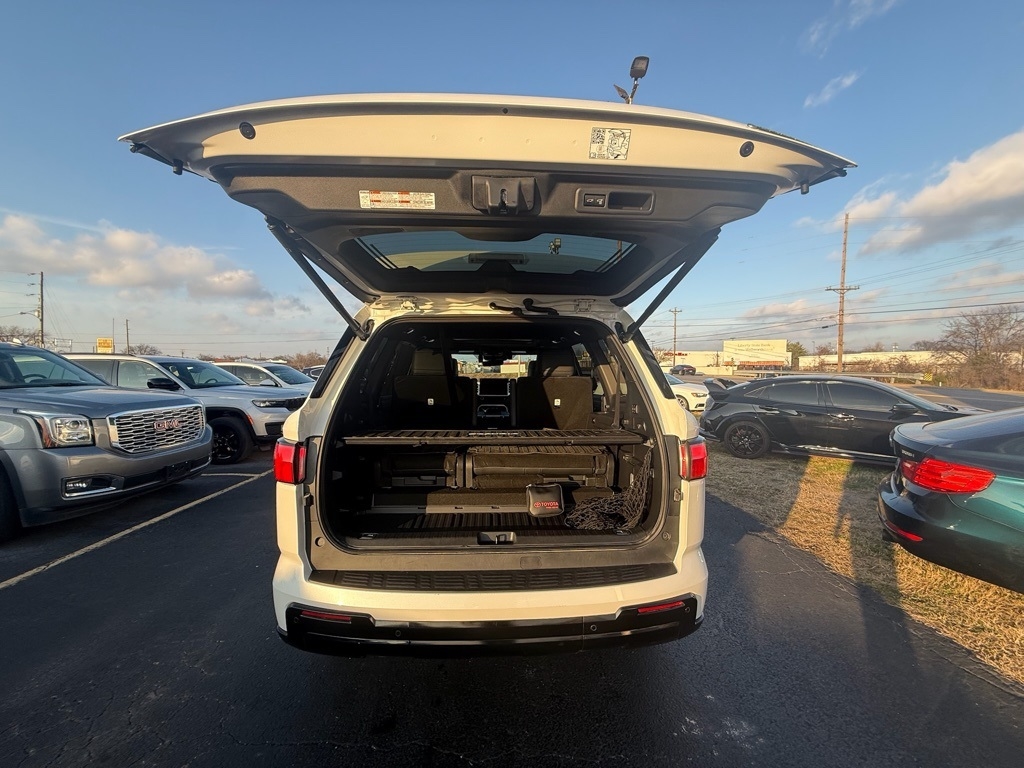 Toyota Sequoia Platinum 4WD 2025