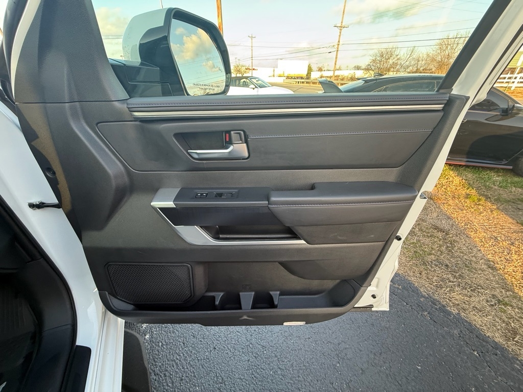 Toyota Sequoia Platinum 4WD 2025