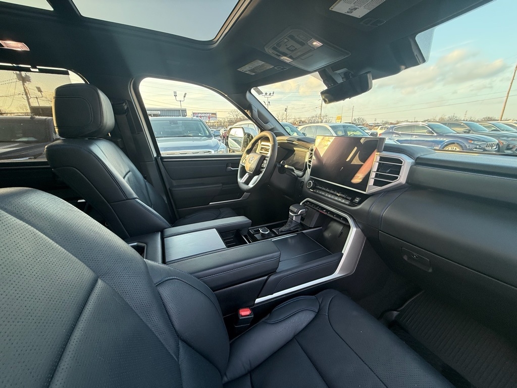 Toyota Sequoia Platinum 4WD 2025