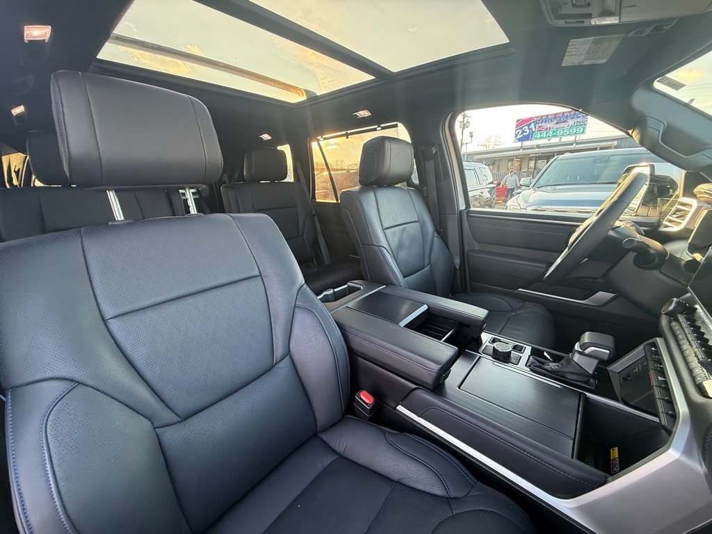 Toyota Sequoia Platinum 4WD 2025