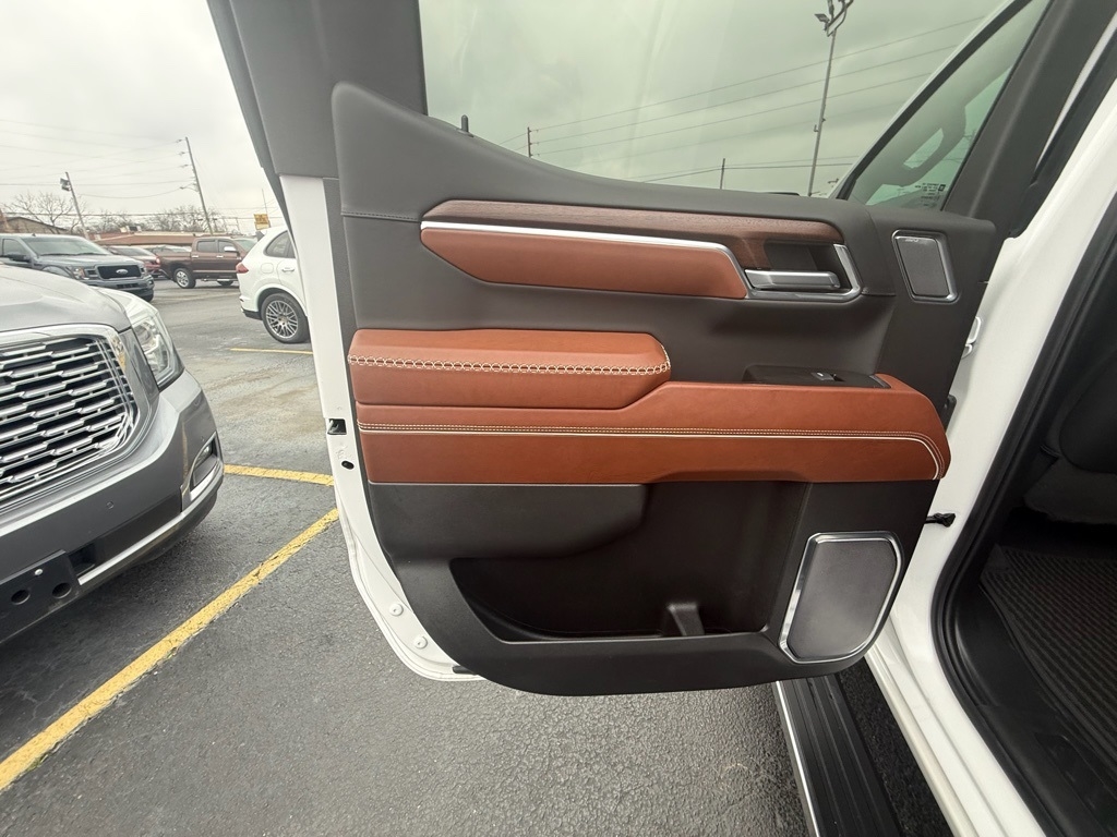 GMC Sierra 1500 Denali Ultimate Crew Cab 4WD 2023