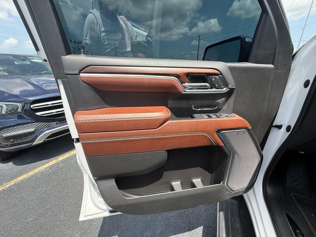 GMC Sierra 1500 Denali Ultimate Crew Cab 4WD 2023