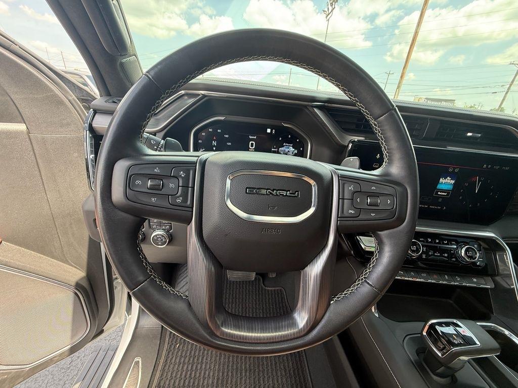 GMC Sierra 1500 Denali Ultimate Crew Cab 4WD 2023