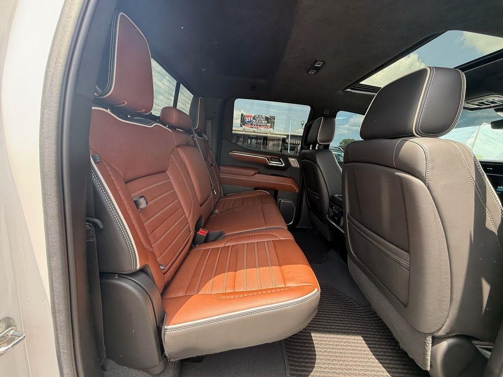 GMC Sierra 1500 Denali Ultimate Crew Cab 4WD 2023