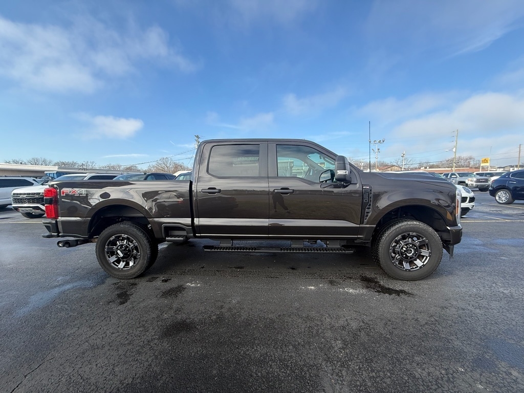 Ford F-250 SD XL Crew Cab 4WD 2024