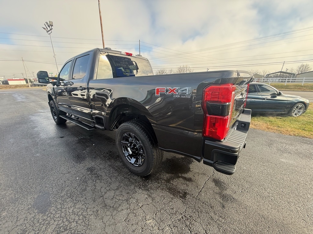 Ford F-250 SD XL Crew Cab 4WD 2024