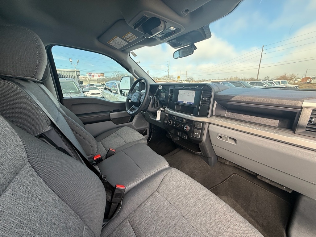 Ford F-250 SD XL Crew Cab 4WD 2024