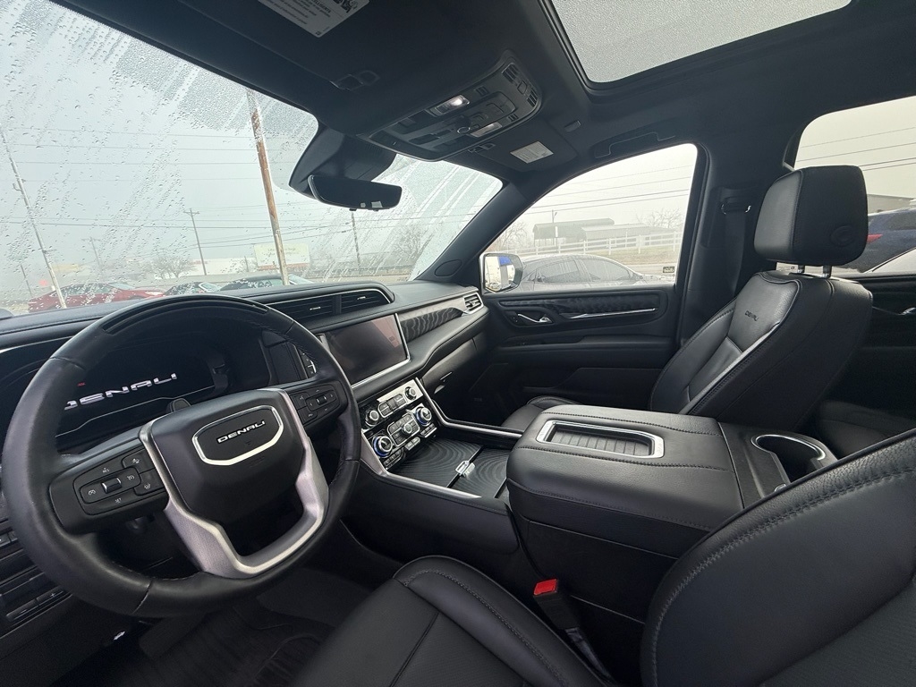 GMC Yukon XL Denali 4WD 2024