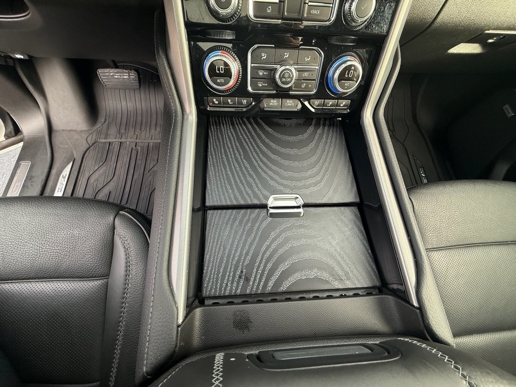 GMC Yukon XL Denali 4WD 2024