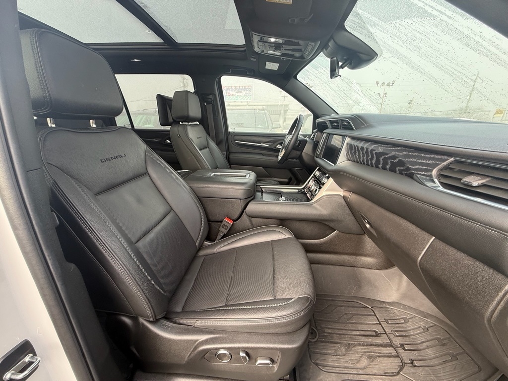 GMC Yukon XL Denali 4WD 2024