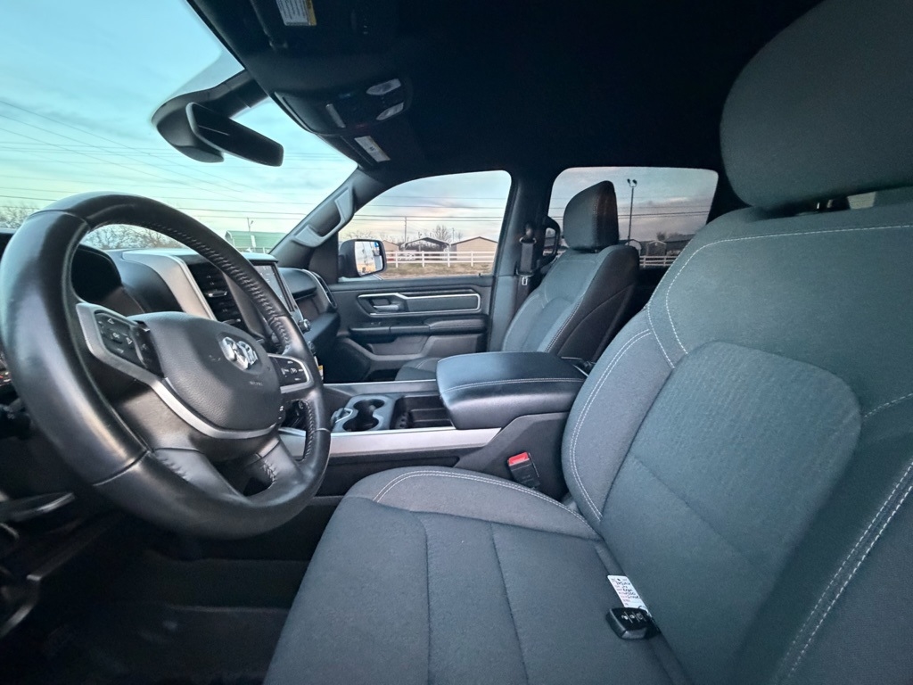 RAM 1500 Big Horn Crew Cab SWB 4WD 2022