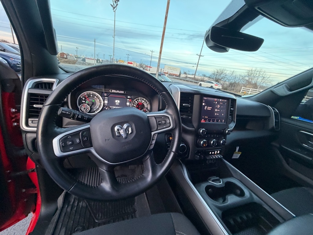 RAM 1500 Big Horn Crew Cab SWB 4WD 2022