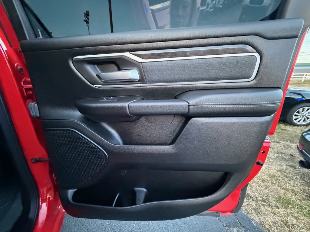 RAM 1500 Big Horn Crew Cab SWB 4WD 2022