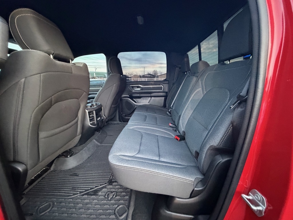 RAM 1500 Big Horn Crew Cab SWB 4WD 2022