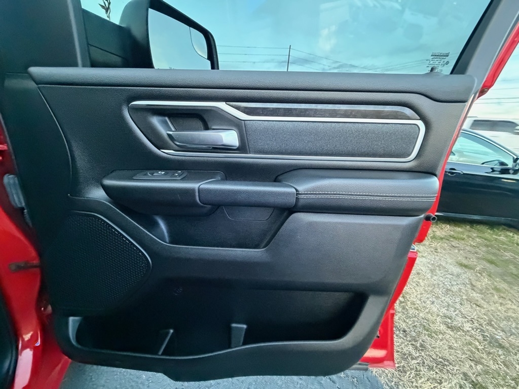 RAM 1500 Big Horn Crew Cab SWB 4WD 2022