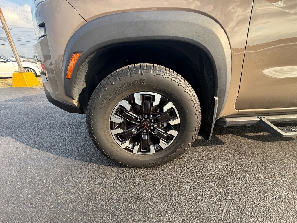 Nissan Frontier PRO-4X Crew Cab 4WD 2023