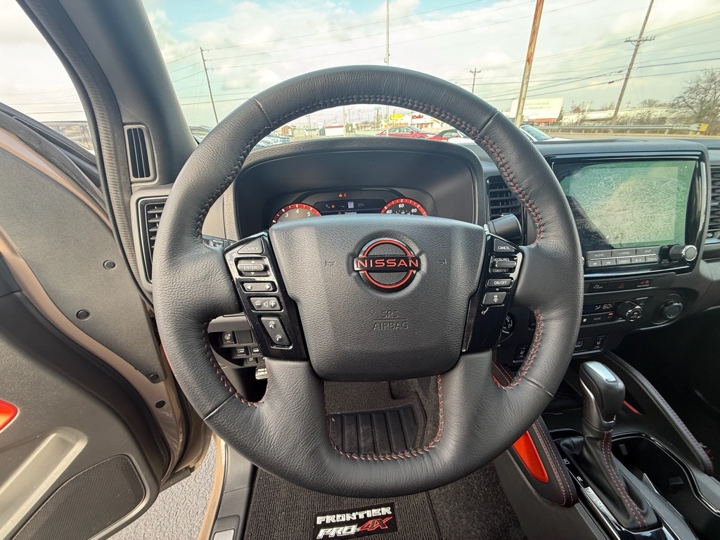 Nissan Frontier PRO-4X Crew Cab 4WD 2023