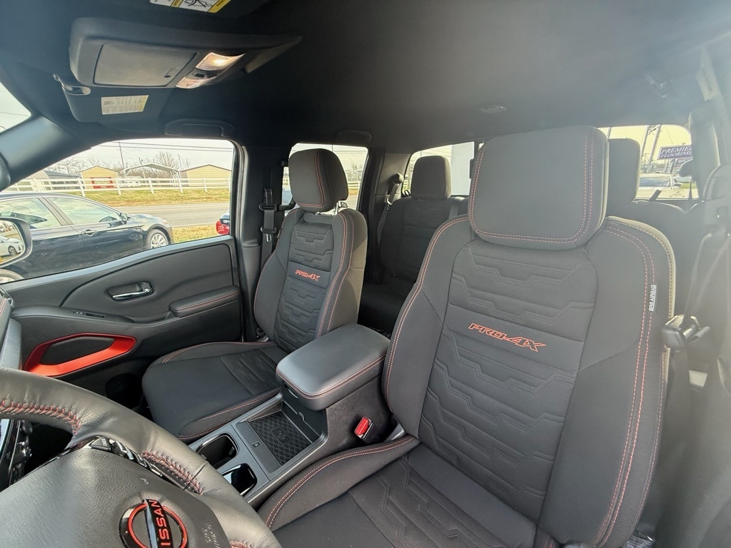 Nissan Frontier PRO-4X Crew Cab 4WD 2023