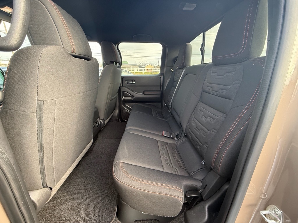 Nissan Frontier PRO-4X Crew Cab 4WD 2023