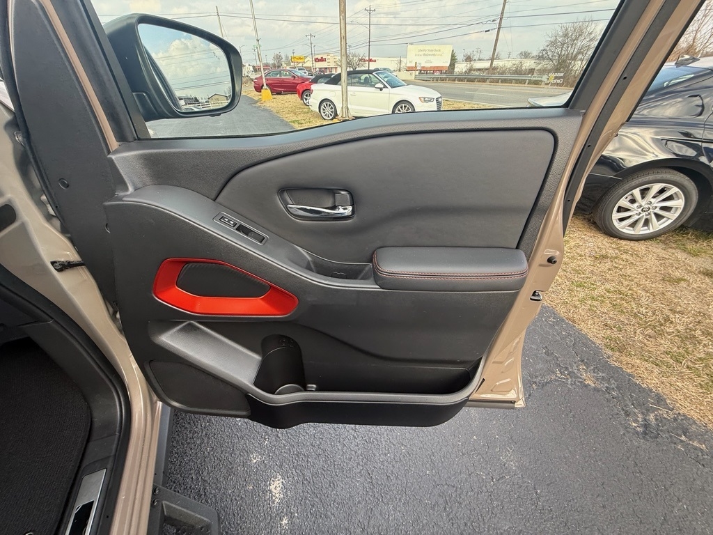 Nissan Frontier PRO-4X Crew Cab 4WD 2023