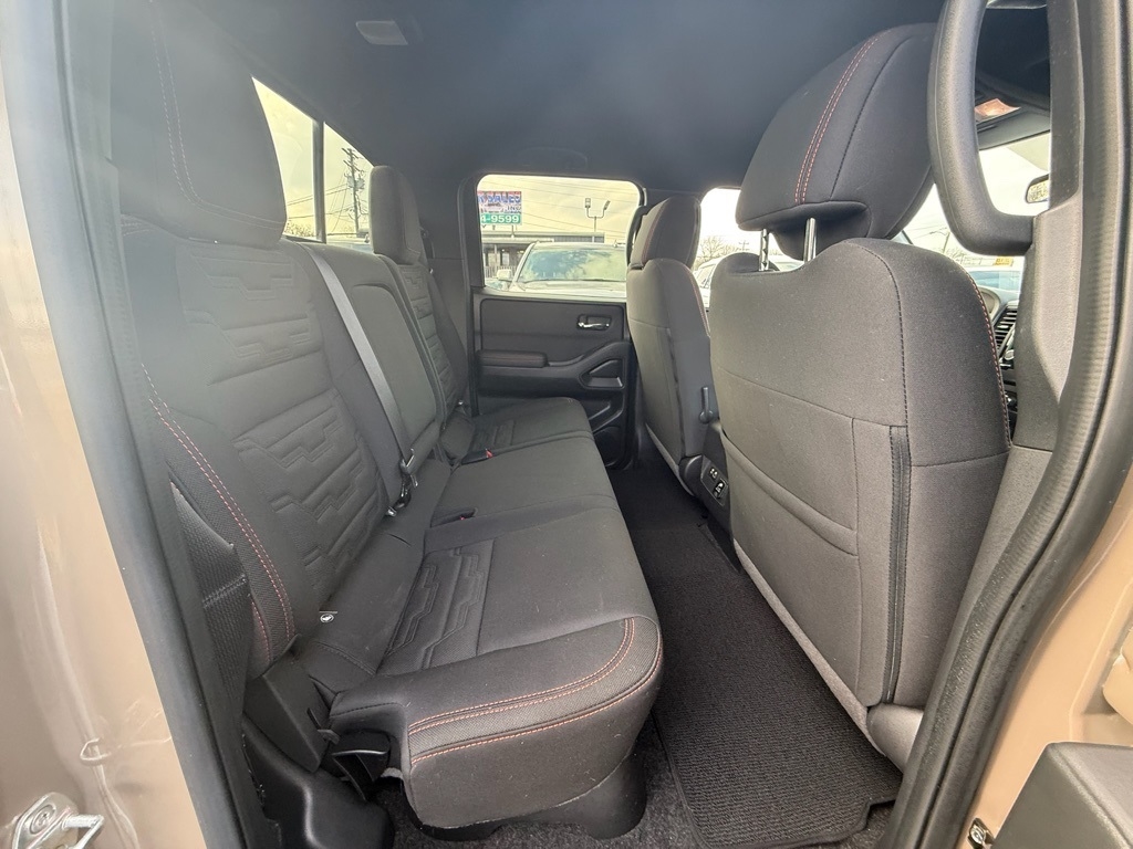 Nissan Frontier PRO-4X Crew Cab 4WD 2023