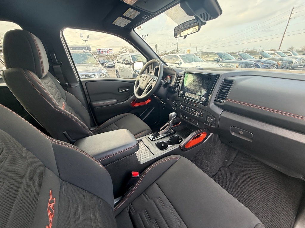 Nissan Frontier PRO-4X Crew Cab 4WD 2023