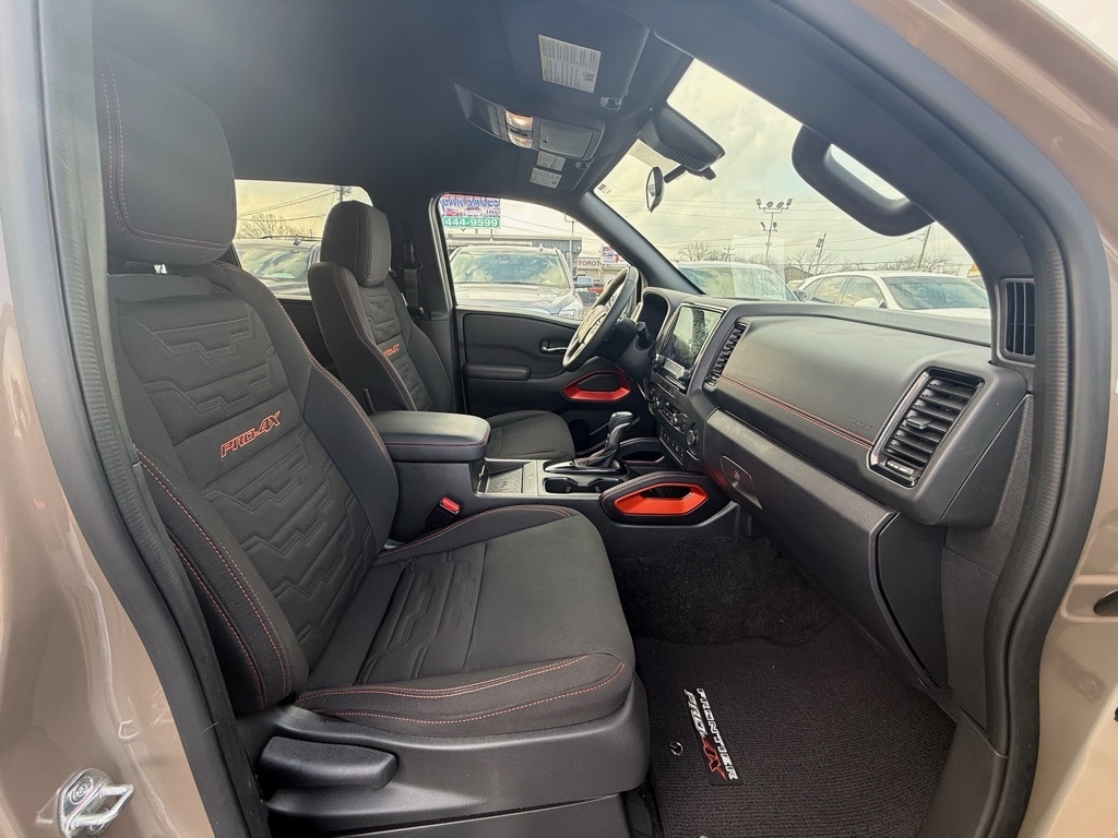 Nissan Frontier PRO-4X Crew Cab 4WD 2023
