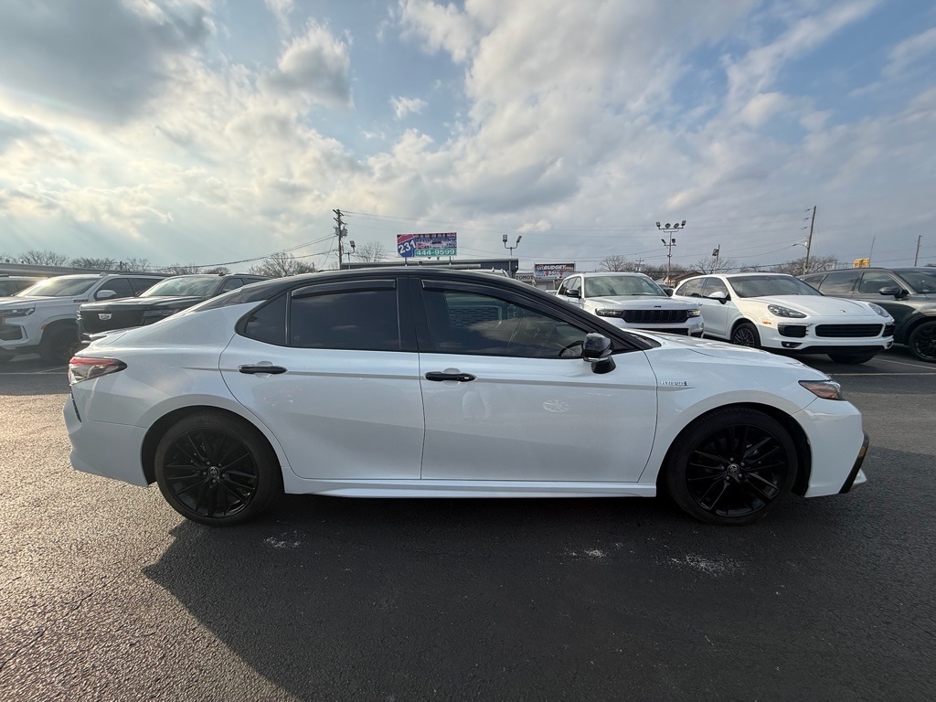 Toyota Camry Hybrid XSE 2021