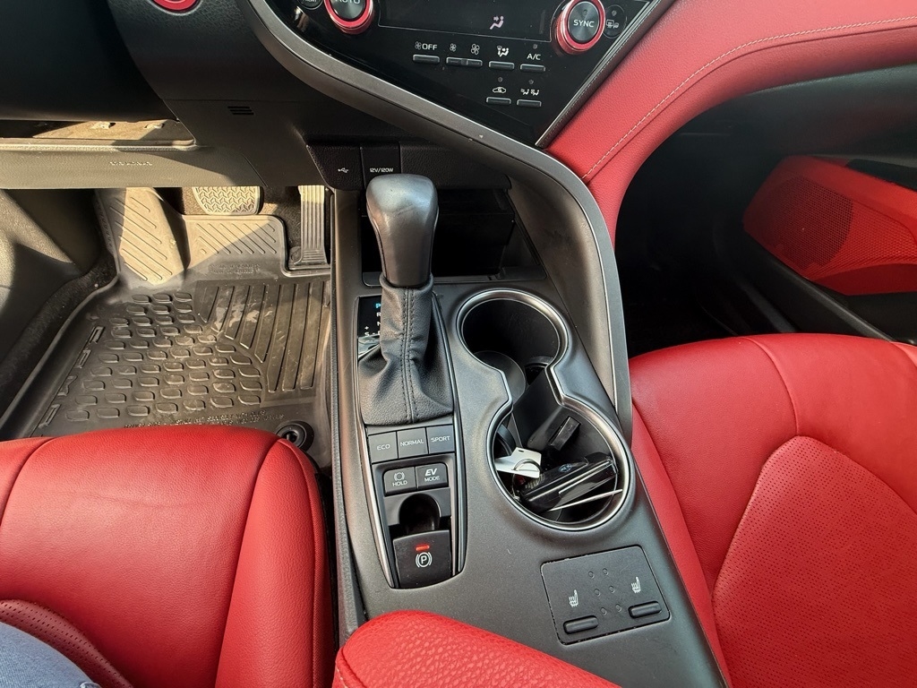 Toyota Camry Hybrid XSE 2021