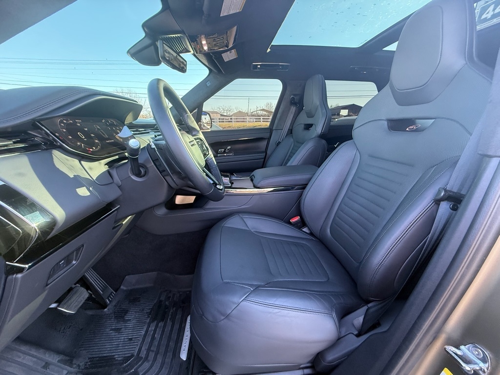 Land Rover Range Rover Sport P635 SV Edition One w/Carbon Bronze Paint 2024