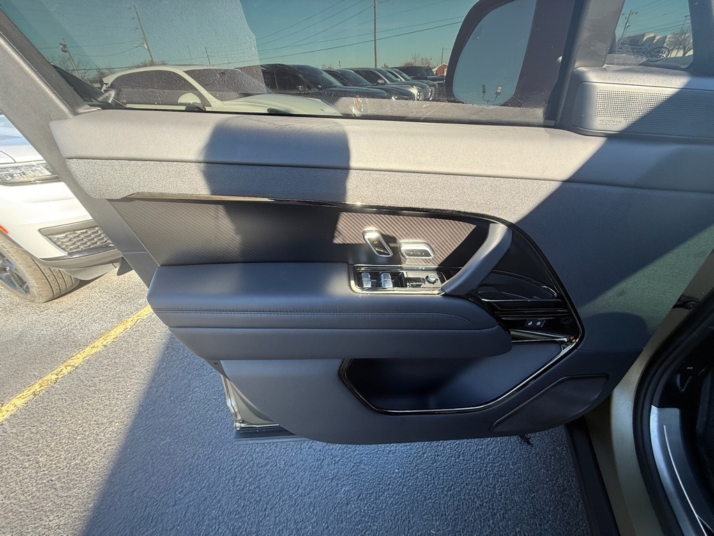 Land Rover Range Rover Sport P635 SV Edition One w/Carbon Bronze Paint 2024