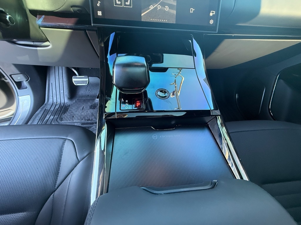 Land Rover Range Rover Sport P635 SV Edition One w/Carbon Bronze Paint 2024