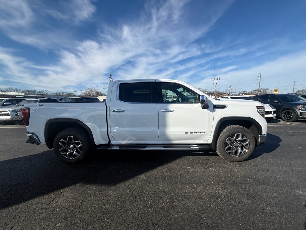 GMC Sierra 1500 SLT Crew Cab 4WD 2026