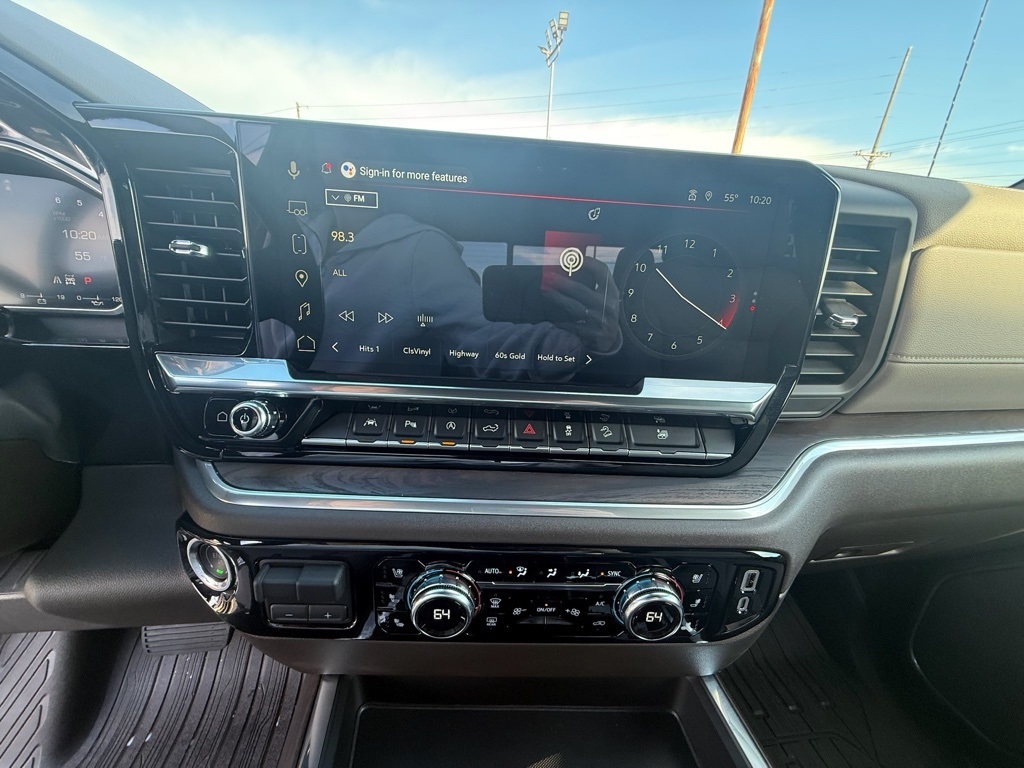 GMC Sierra 1500 SLT Crew Cab 4WD 2026