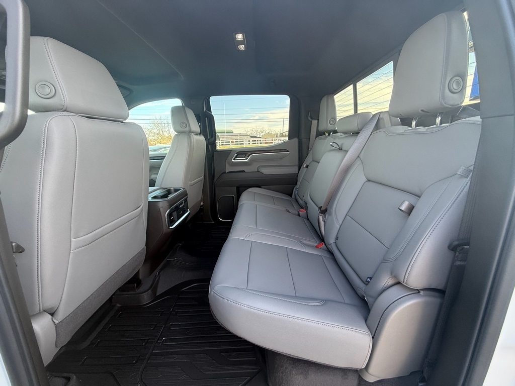 GMC Sierra 1500 SLT Crew Cab 4WD 2026