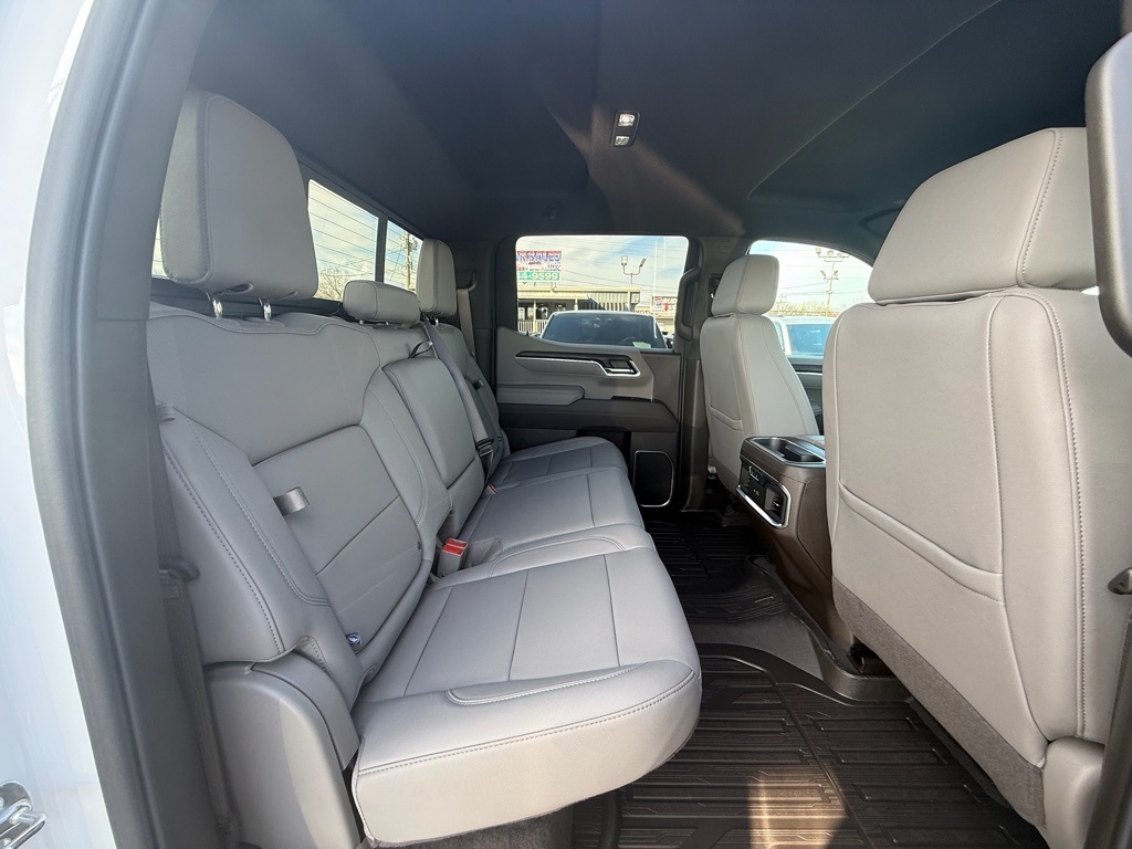 GMC Sierra 1500 SLT Crew Cab 4WD 2026