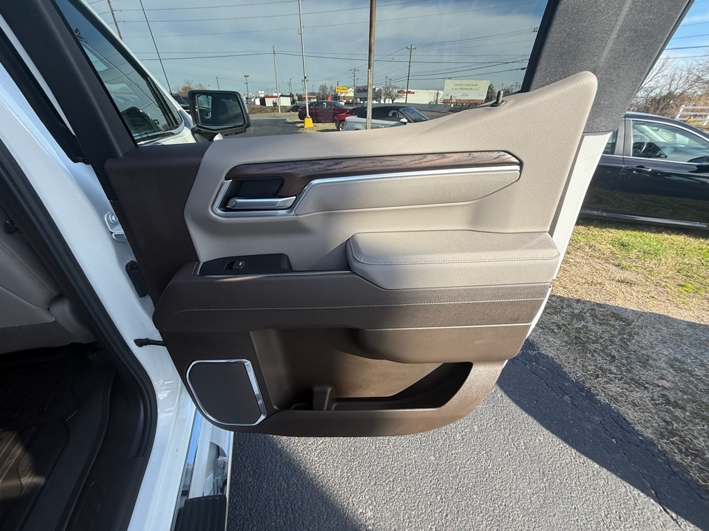 GMC Sierra 1500 SLT Crew Cab 4WD 2026