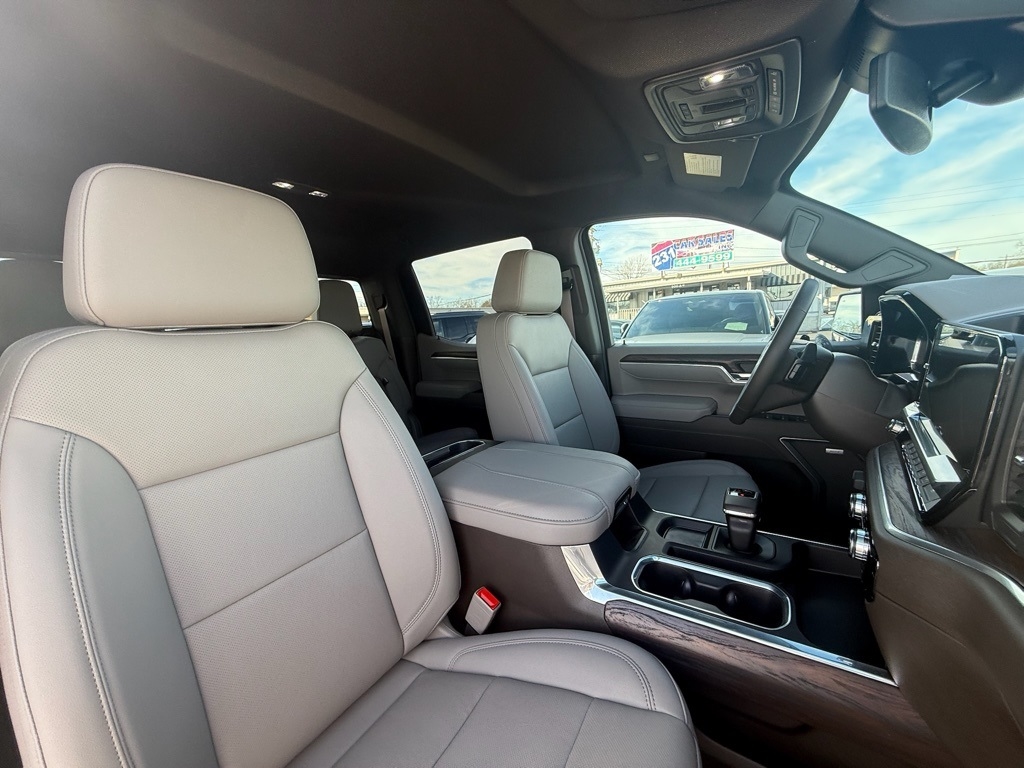 GMC Sierra 1500 SLT Crew Cab 4WD 2026