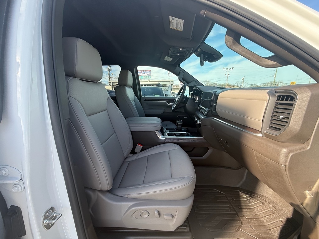 GMC Sierra 1500 SLT Crew Cab 4WD 2026