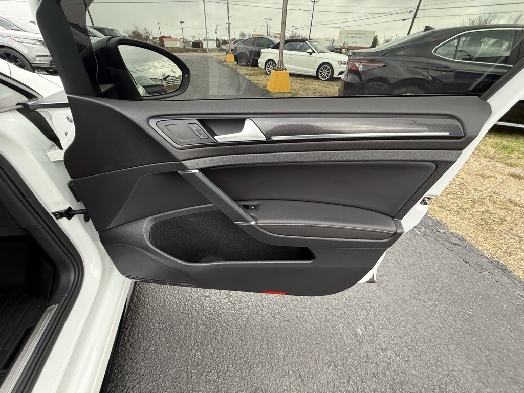 Volkswagen Golf R DCS and Navigation 7A 2019